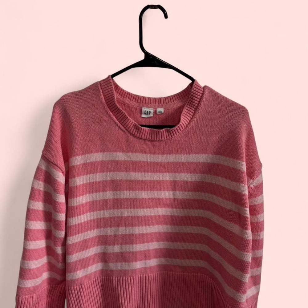 GAP Women's Pink and White Striped Crew Neck Sweater